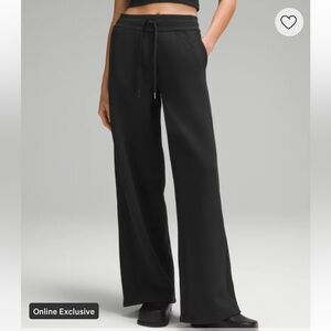 Lululemon mid-rise scuba wide leg pant